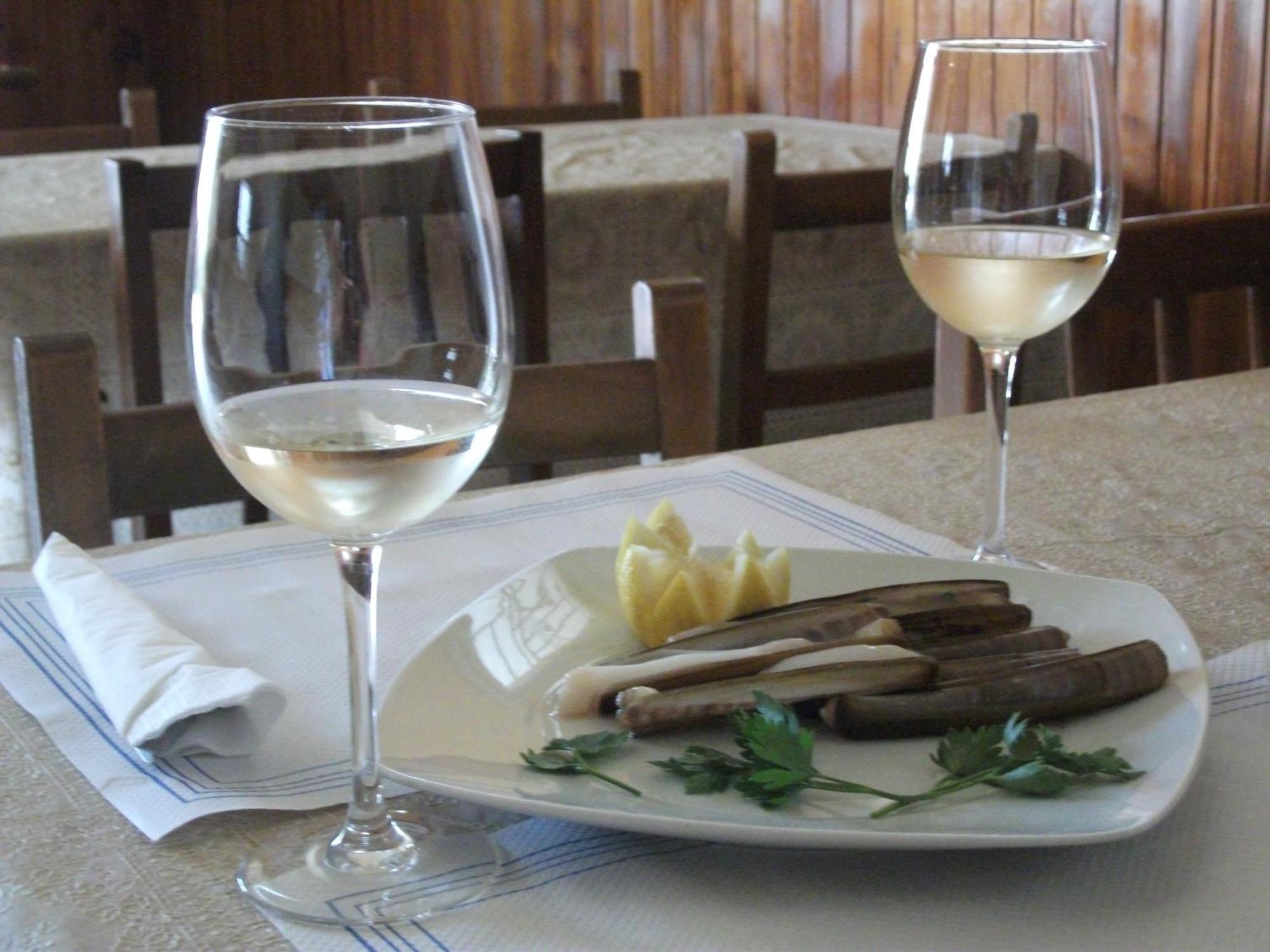 Hostal Nuevo Alonso Bembribe Buitenkant foto
