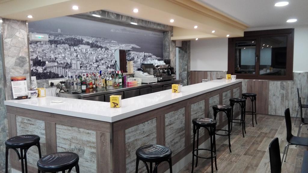 Hostal Nuevo Alonso Bembribe Buitenkant foto