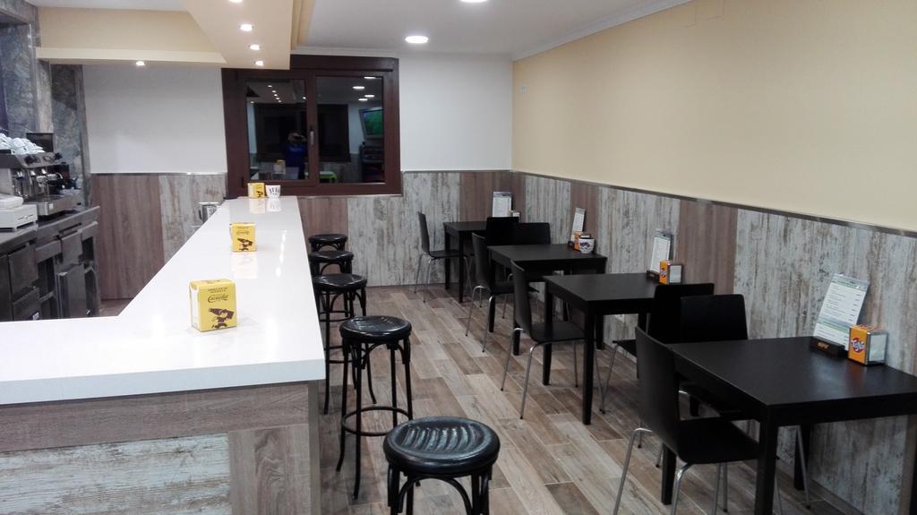 Hostal Nuevo Alonso Bembribe Buitenkant foto